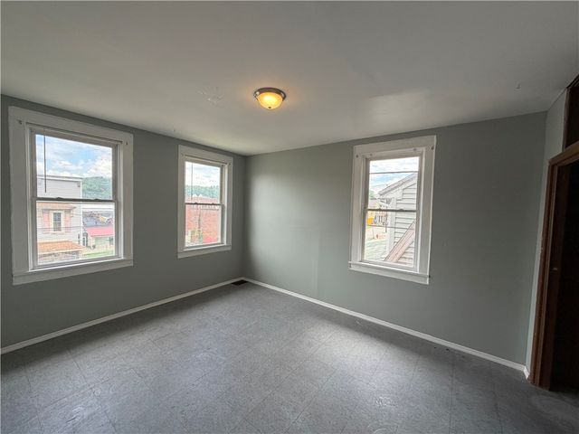 537 Thompson, Donora, PA 15033