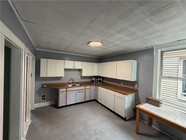 537 Thompson, Donora, PA 15033