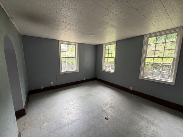 537 Thompson, Donora, PA 15033