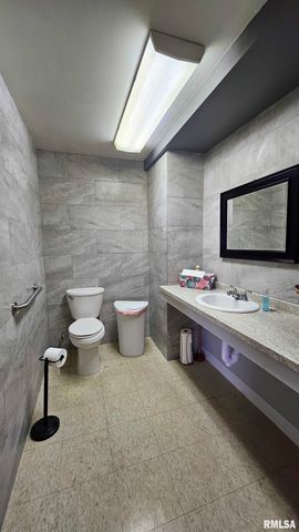 410 E ELM Street, Canton, IL 61520