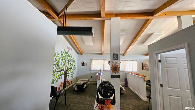 410 E ELM Street, Canton, IL 61520