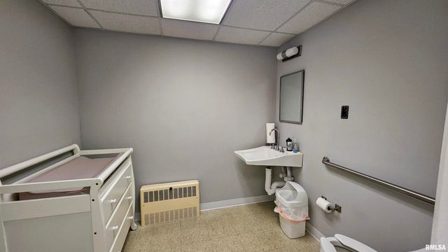 410 E ELM Street, Canton, IL 61520