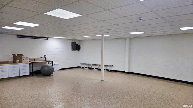 410 E ELM Street, Canton, IL 61520