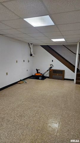 410 E ELM Street, Canton, IL 61520