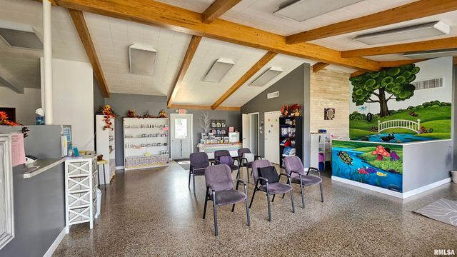 410 E ELM Street, Canton, IL 61520