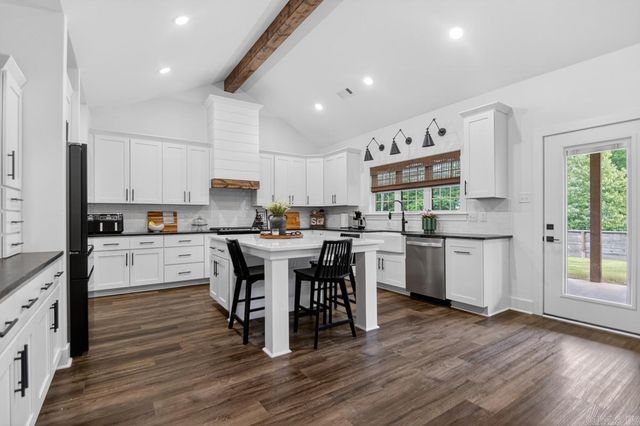 616 HIRAM Drive, Bauxite, AR 72011