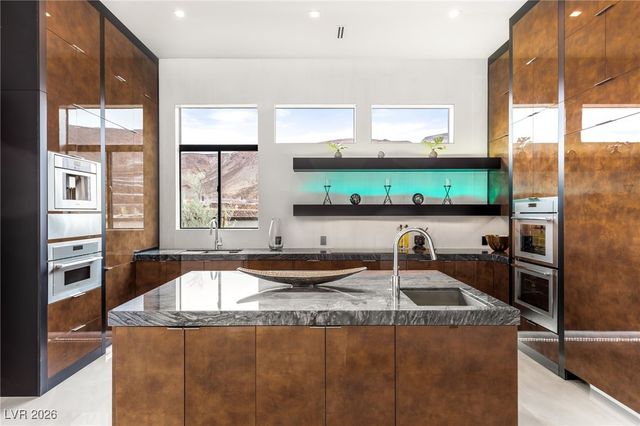 14 Sanctuary Peak Court, Henderson, NV 89012