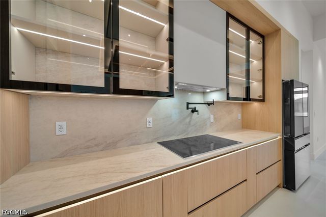 316 SW 13th CT, Cape Coral, FL 33991