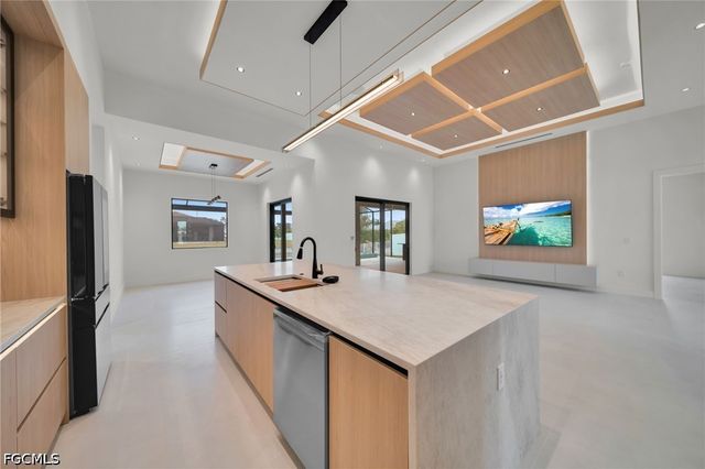 316 SW 13th CT, Cape Coral, FL 33991