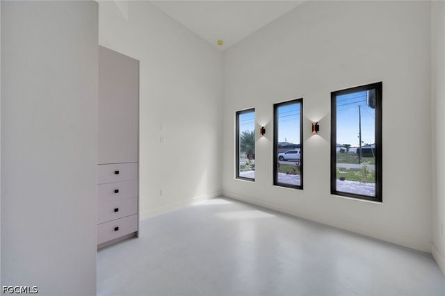 316 SW 13th CT, Cape Coral, FL 33991