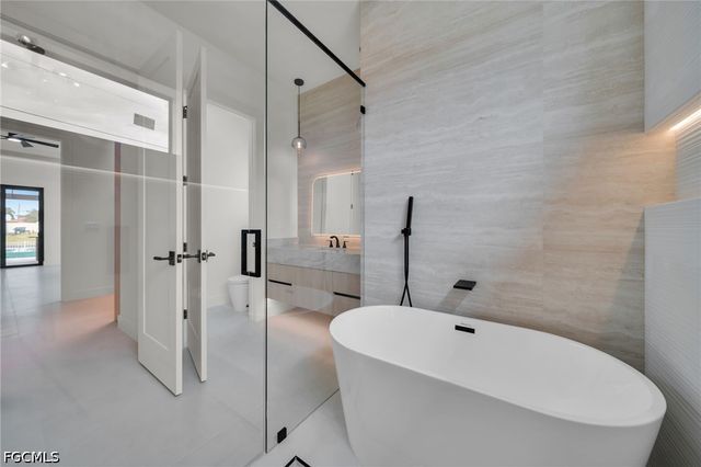 316 SW 13th CT, Cape Coral, FL 33991