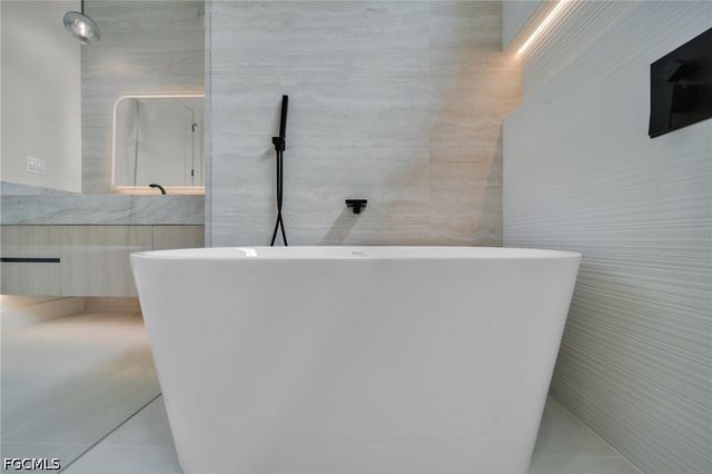 316 SW 13th CT, Cape Coral, FL 33991