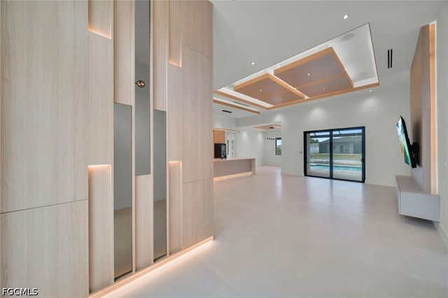 316 SW 13th CT, Cape Coral, FL 33991