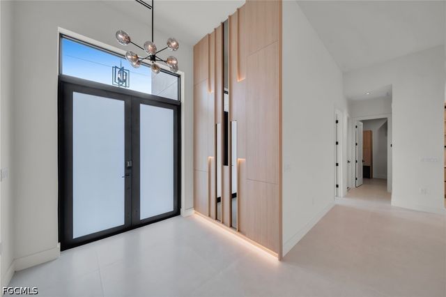 316 SW 13th CT, Cape Coral, FL 33991