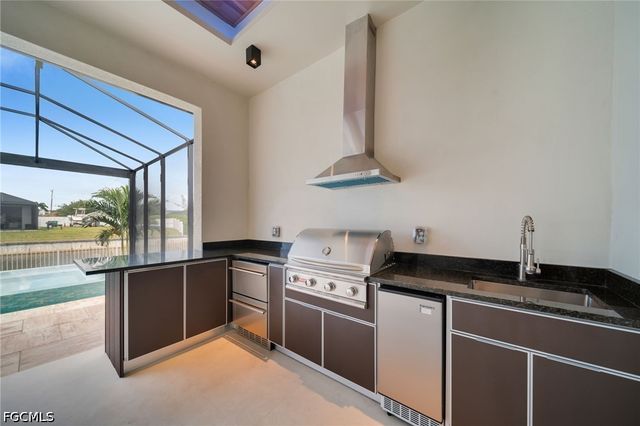 316 SW 13th CT, Cape Coral, FL 33991