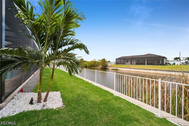 316 SW 13th CT, Cape Coral, FL 33991