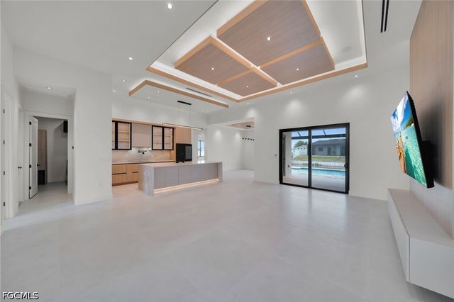 316 SW 13th CT, Cape Coral, FL 33991