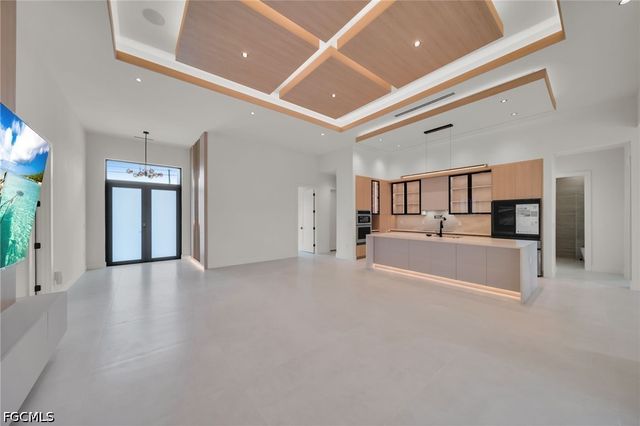 316 SW 13th CT, Cape Coral, FL 33991