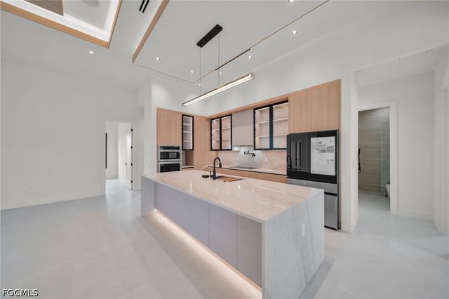 316 SW 13th CT, Cape Coral, FL 33991