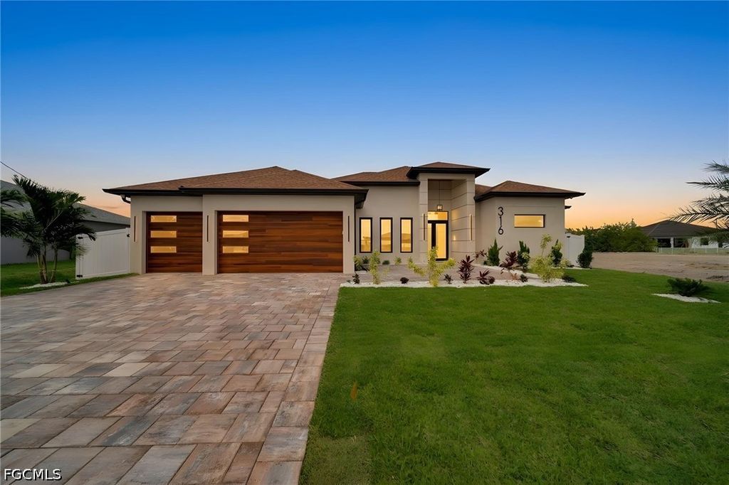 316 SW 13th CT, Cape Coral, FL 33991