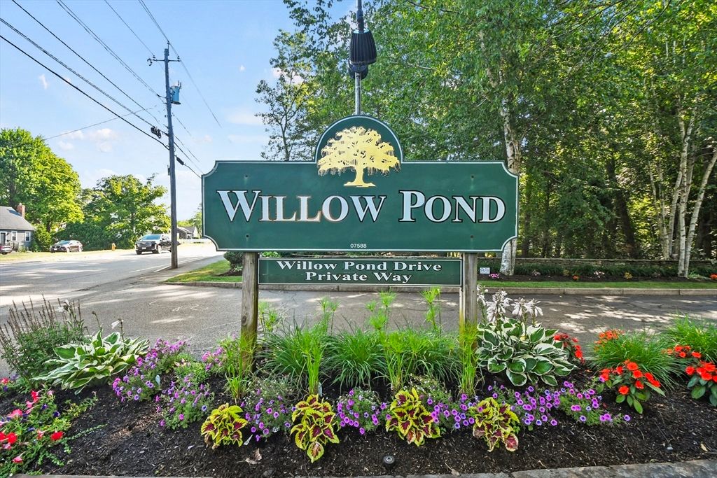 1 Willow Pond Dr 1, Rockland, MA 02370