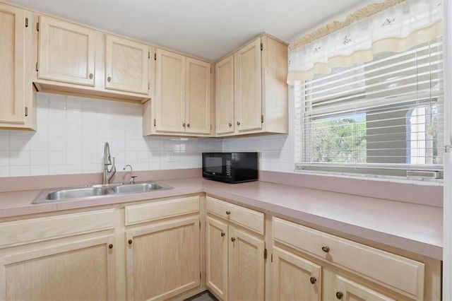 7701 STARKEY ROAD 412, Seminole, FL 33777