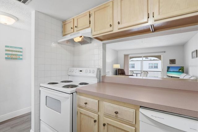 7701 STARKEY ROAD 412, Seminole, FL 33777