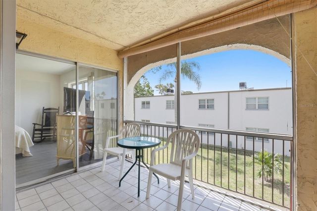 7701 STARKEY ROAD 412, Seminole, FL 33777