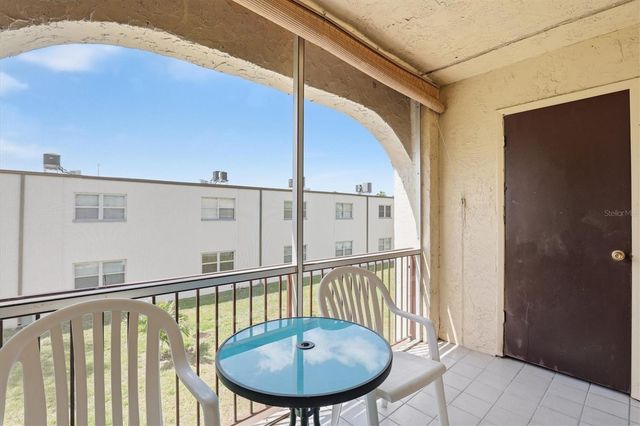 7701 STARKEY ROAD 412, Seminole, FL 33777