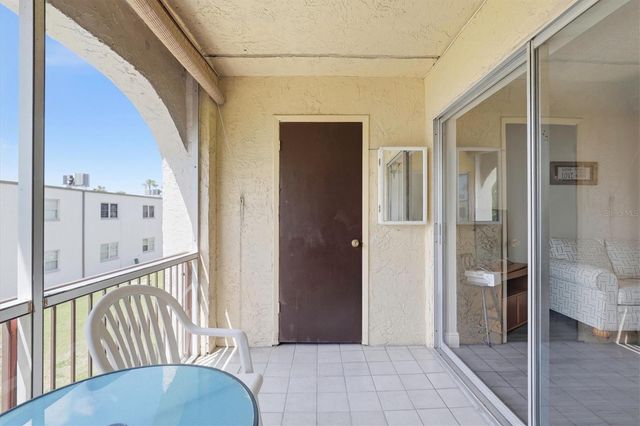 7701 STARKEY ROAD 412, Seminole, FL 33777