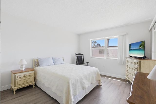 7701 STARKEY ROAD 412, Seminole, FL 33777