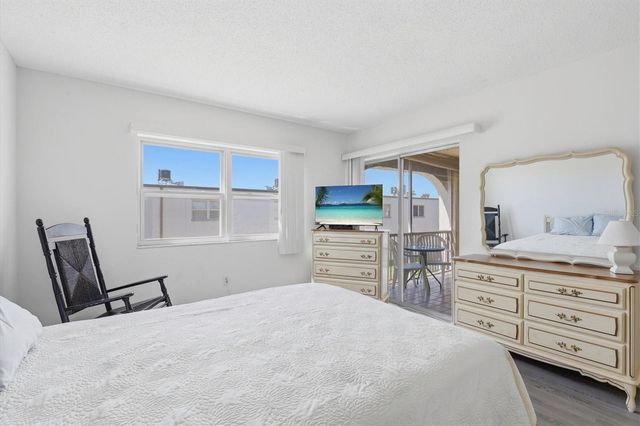 7701 STARKEY ROAD 412, Seminole, FL 33777