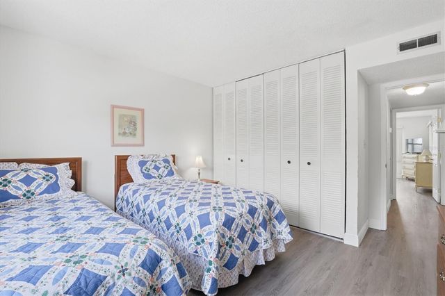 7701 STARKEY ROAD 412, Seminole, FL 33777