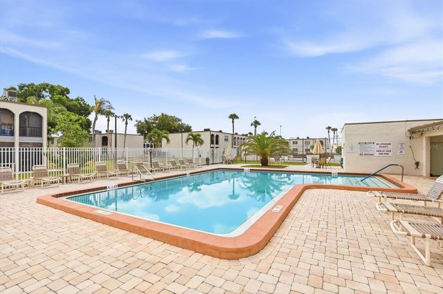 7701 STARKEY ROAD 412, Seminole, FL 33777