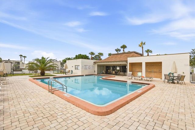 7701 STARKEY ROAD 412, Seminole, FL 33777