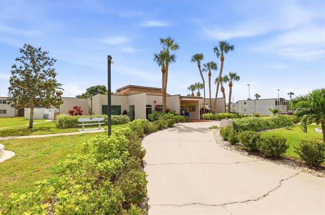 7701 STARKEY ROAD 412, Seminole, FL 33777