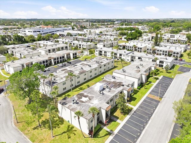 7701 STARKEY ROAD 412, Seminole, FL 33777