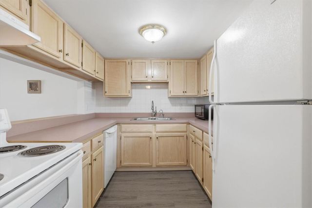 7701 STARKEY ROAD 412, Seminole, FL 33777