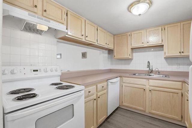 7701 STARKEY ROAD 412, Seminole, FL 33777