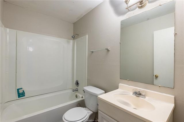 2706 Evergreen Circle C, Bryan, TX 77801