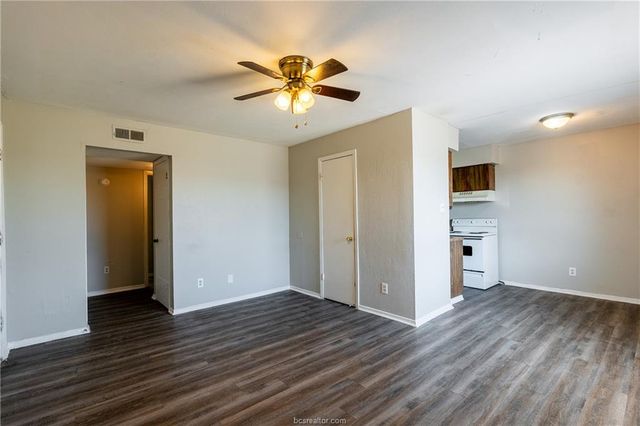 2706 Evergreen Circle C, Bryan, TX 77801