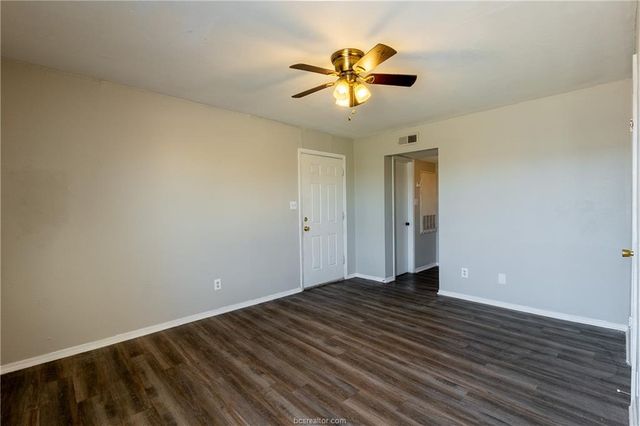 2706 Evergreen Circle C, Bryan, TX 77801