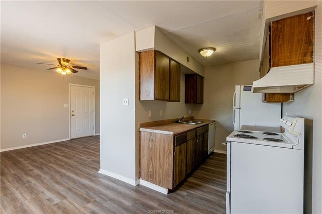 2706 Evergreen Circle C, Bryan, TX 77801