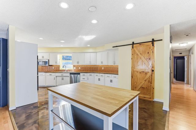 1108 Lacota Circle, Burnsville, MN 55337