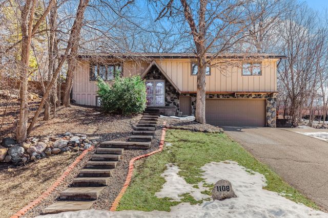 1108 Lacota Circle, Burnsville, MN 55337