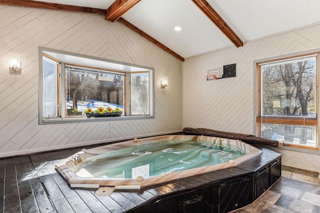 1108 Lacota Circle, Burnsville, MN 55337