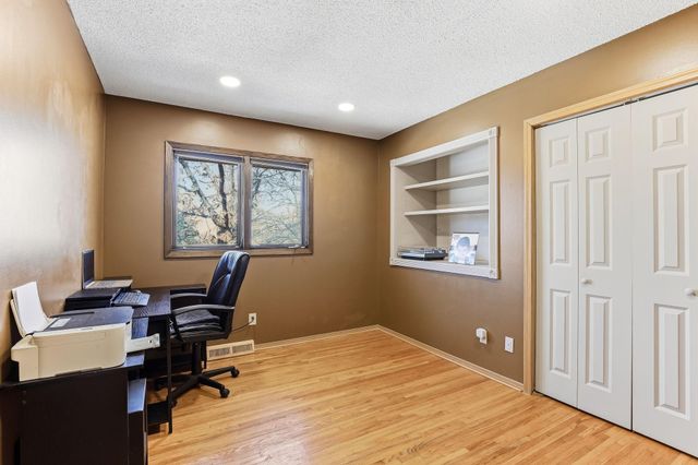 1108 Lacota Circle, Burnsville, MN 55337