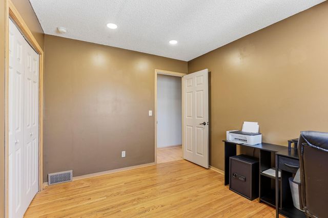 1108 Lacota Circle, Burnsville, MN 55337