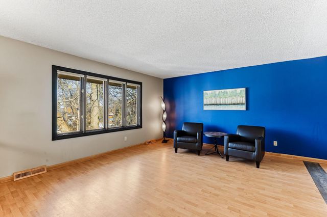 1108 Lacota Circle, Burnsville, MN 55337