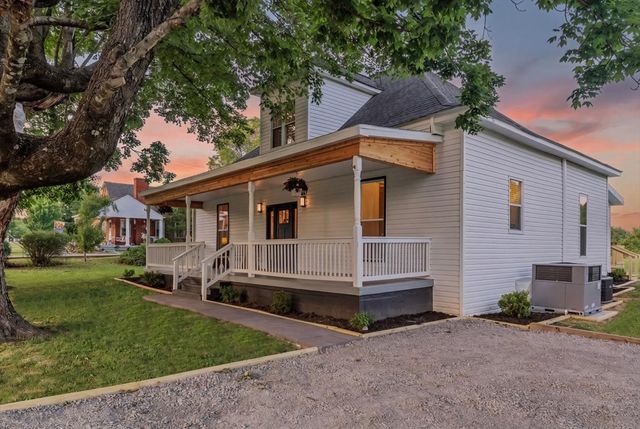 141 N Russell St, Portland, TN 37148